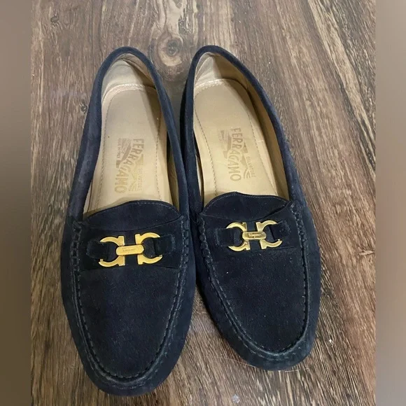 Salvatore ferragamo loafer .Black with gold hardwarre - Picture 1 of 13